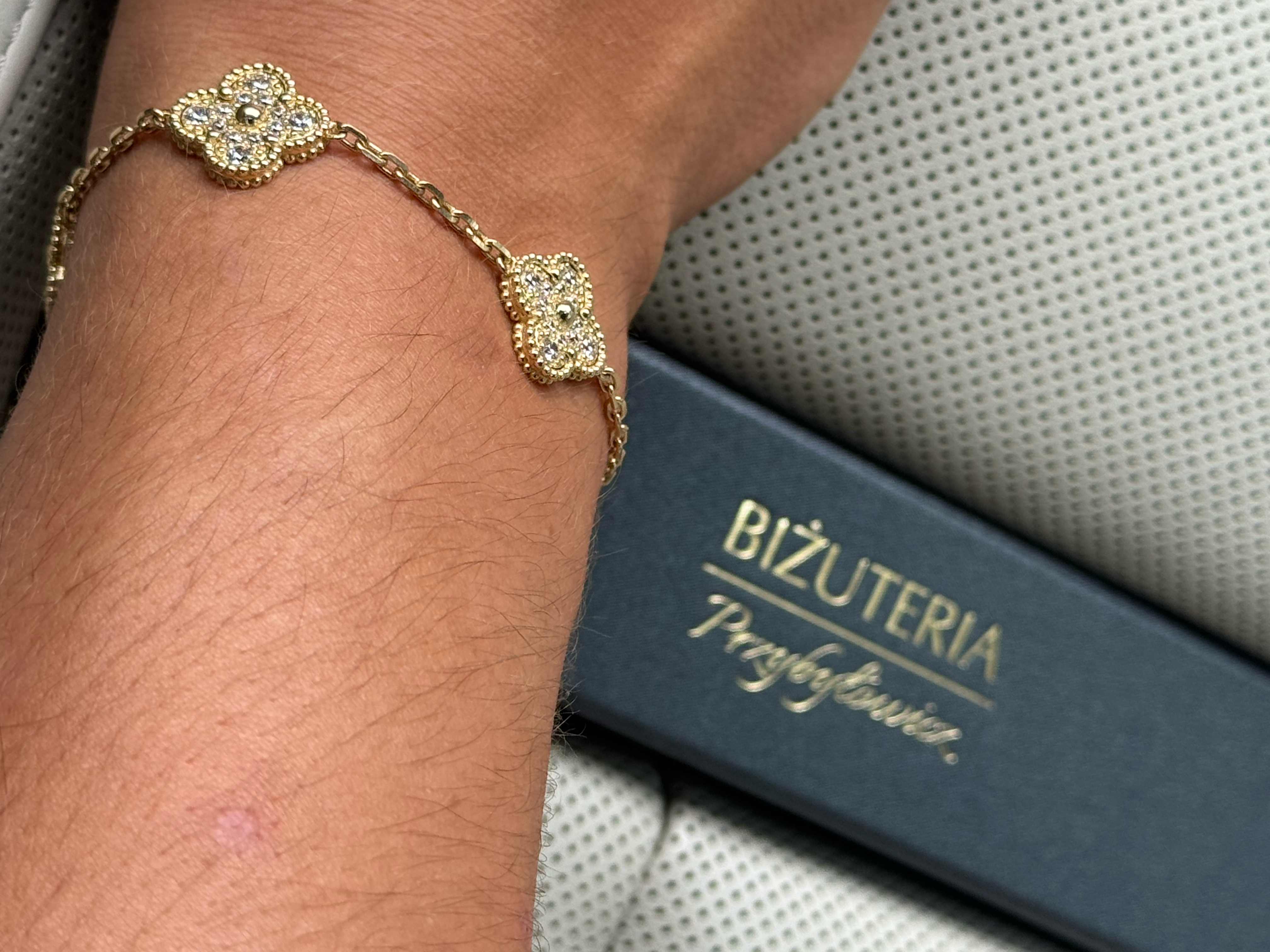 Złota bransoletka z eleganckim opakowaniem Biżuteria Przybyłowicz
