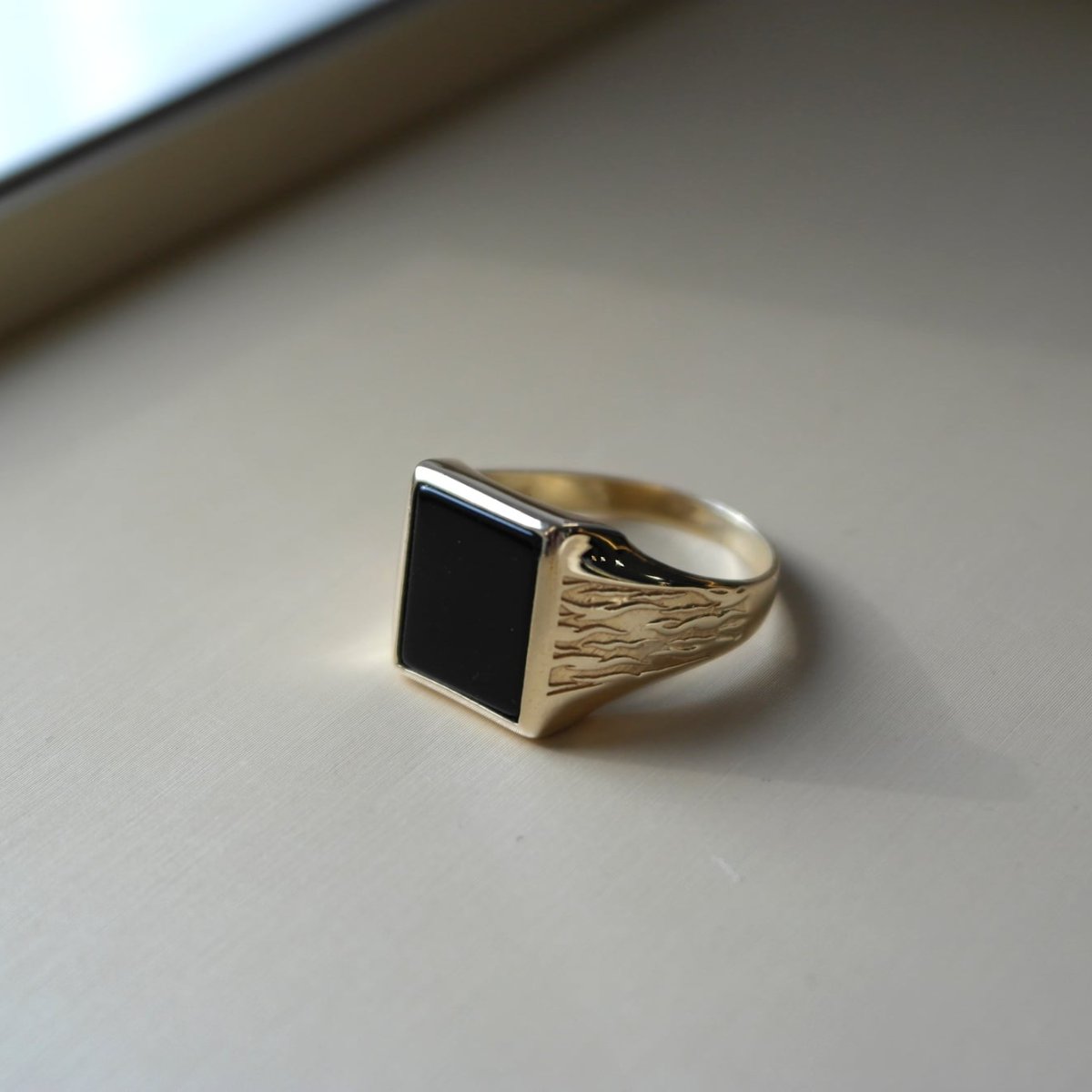 Sygnet złoty z onyksem