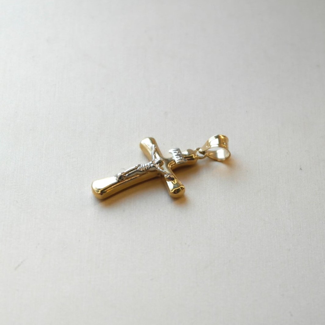 Krzyżyk złoty z figurą Chrystusa
