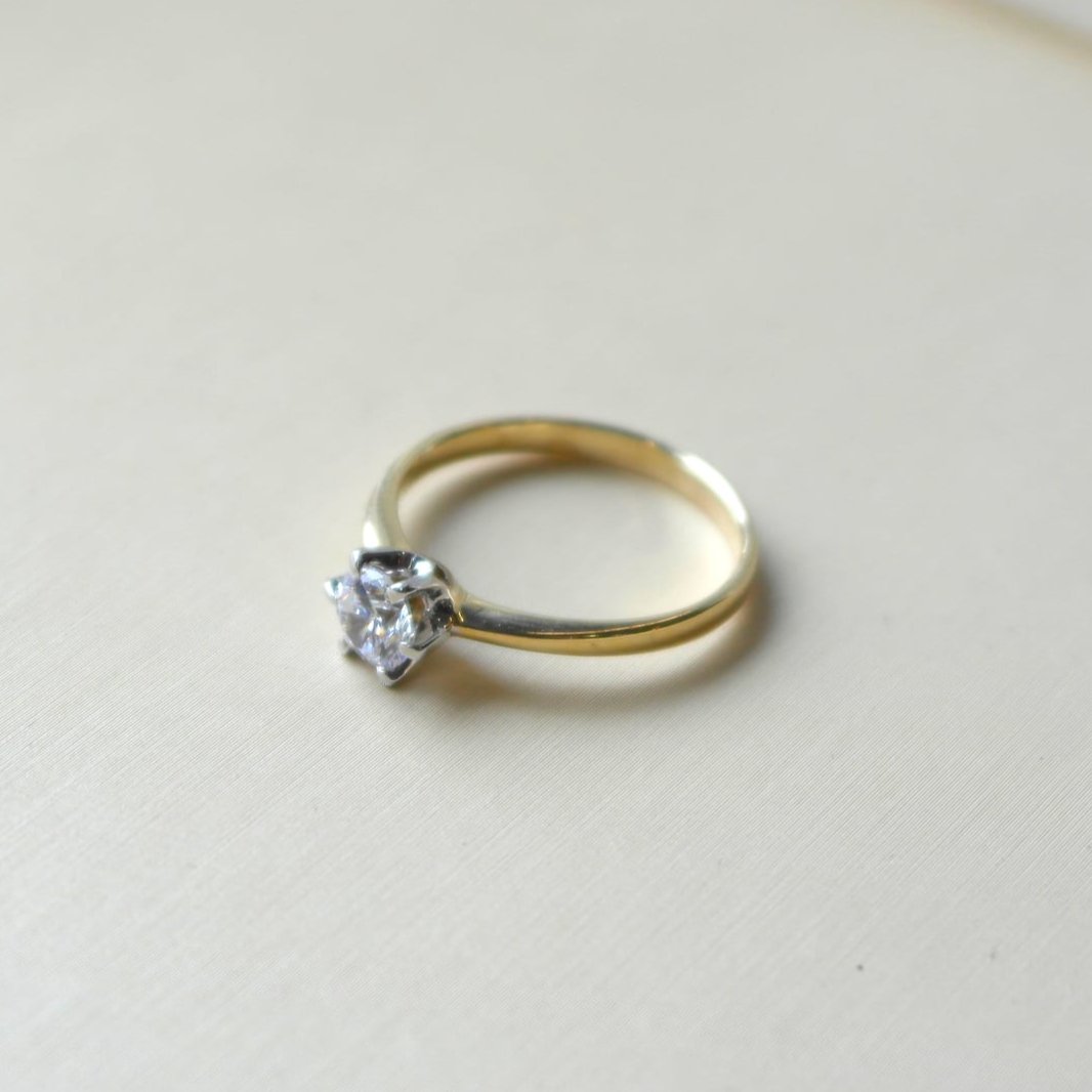 Pierścionek zaręczynowy klasyczny solitaire