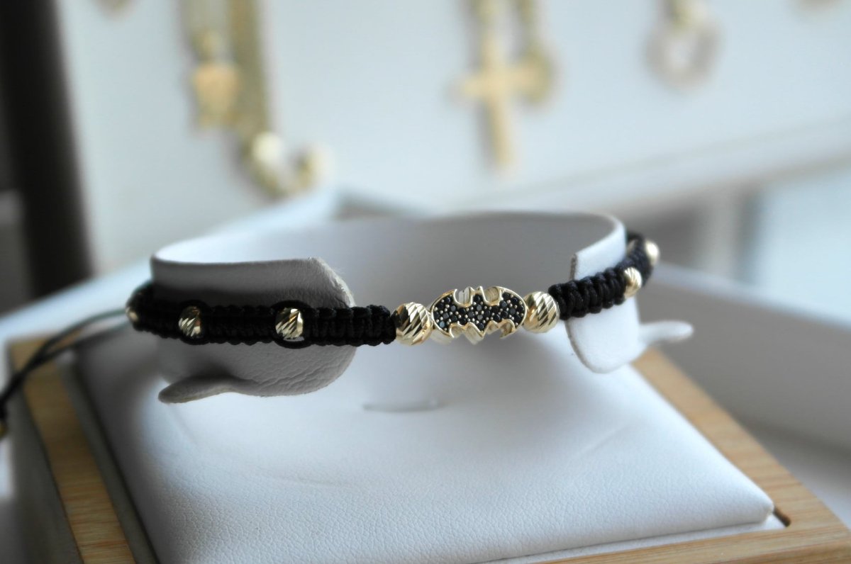 Bransoletki na sznurkach