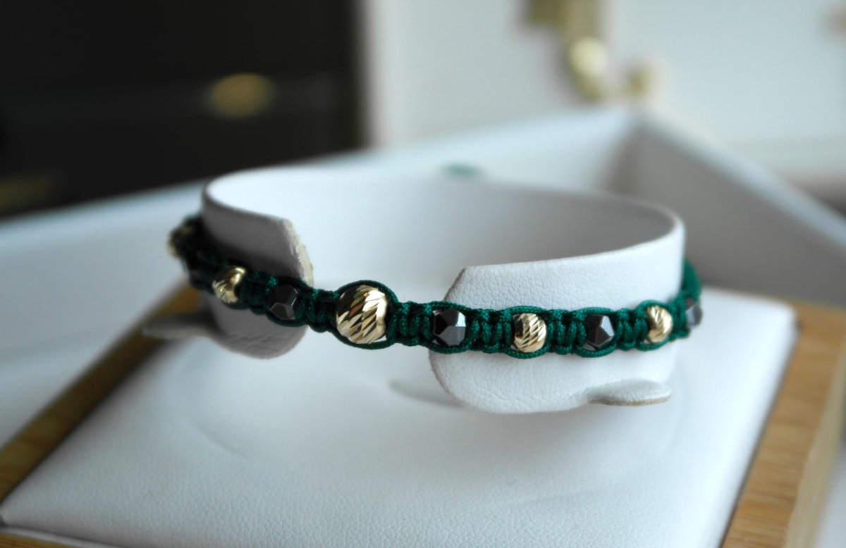 Bransoletki na sznurkach