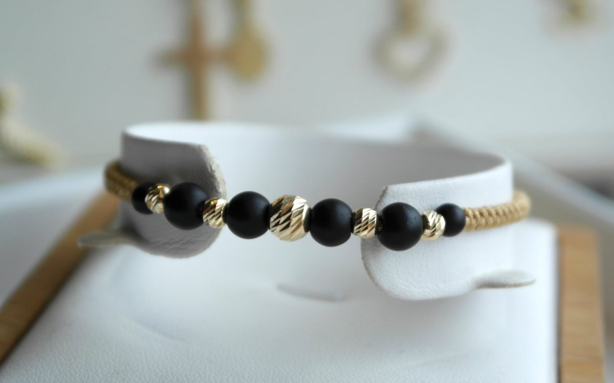 Bransoletki na sznurkach