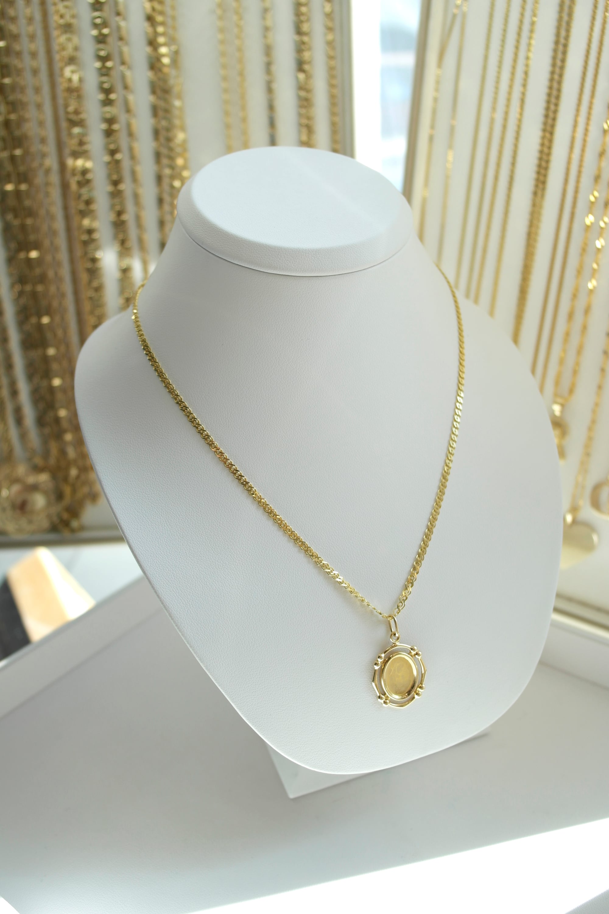 Mona Lisa z Medalikiem